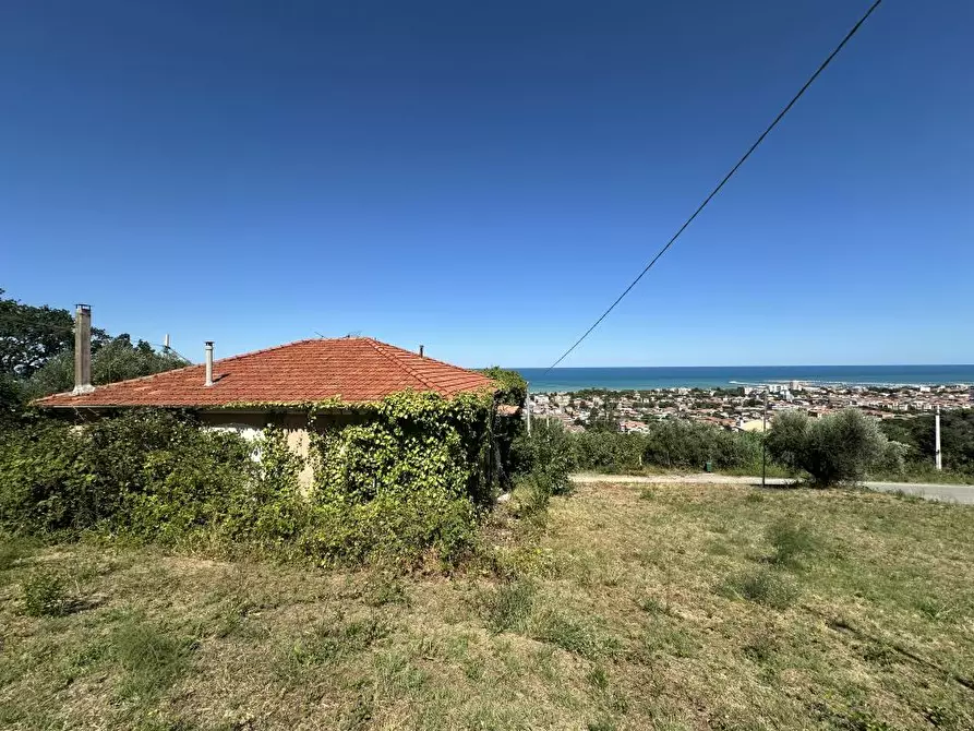 Immagine 1 di Villa in vendita  9 a Giulianova
