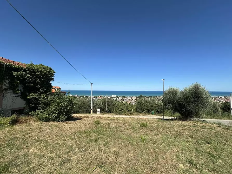 Immagine 2 di Villa in vendita  9 a Giulianova