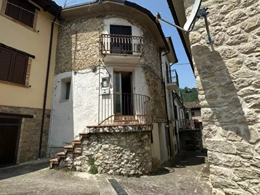 Immagine 3 di Casa semindipendente in vendita  20 a Isola Del Gran Sasso D'italia