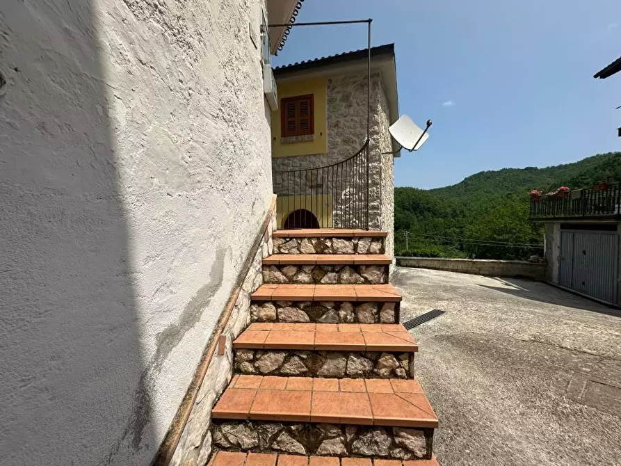 Immagine 5 di Casa semindipendente in vendita  20 a Isola Del Gran Sasso D'italia