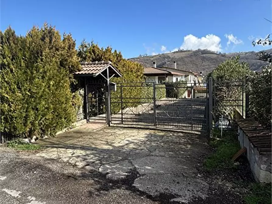 Immagine 5 di Villa in vendita  a Colledara