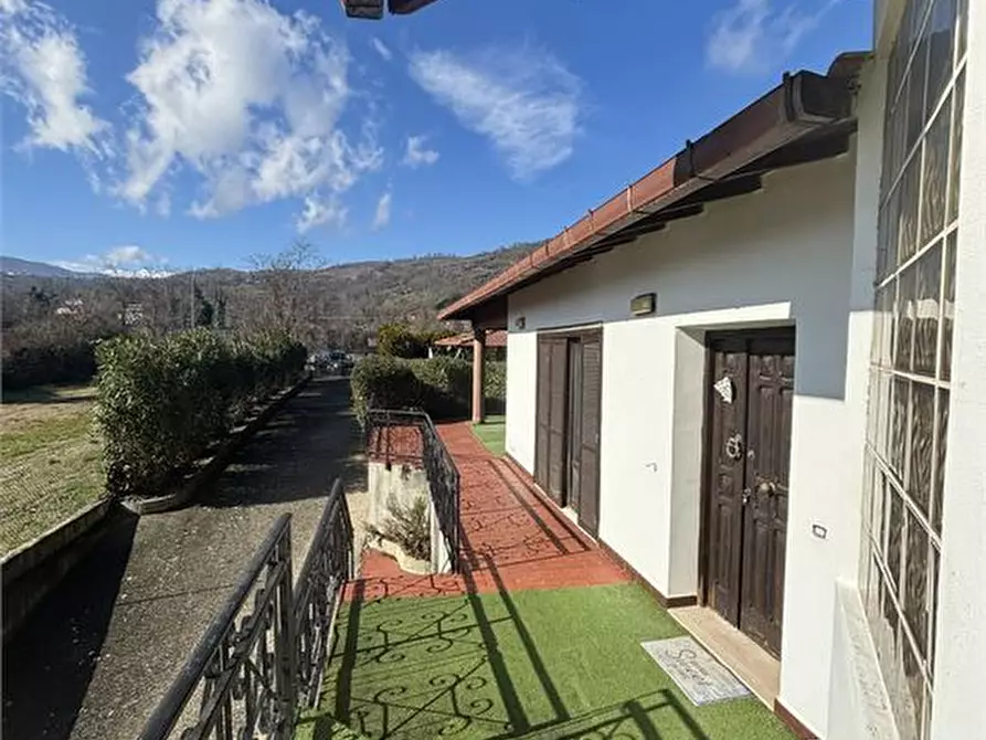 Immagine 9 di Villa in vendita  a Colledara