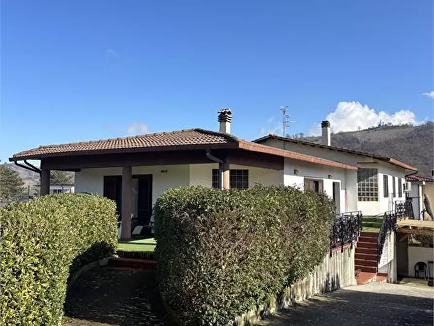 Immagine 1 di Villa in vendita  a Colledara