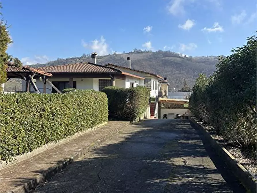 Immagine 2 di Villa in vendita  a Colledara