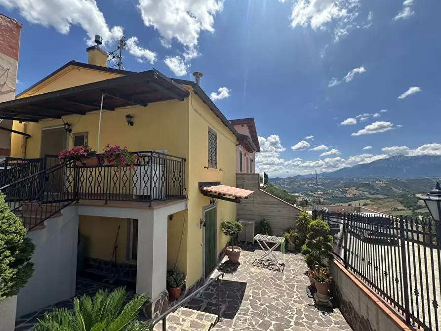 Immagine 2 di Villa in vendita  31 a Teramo