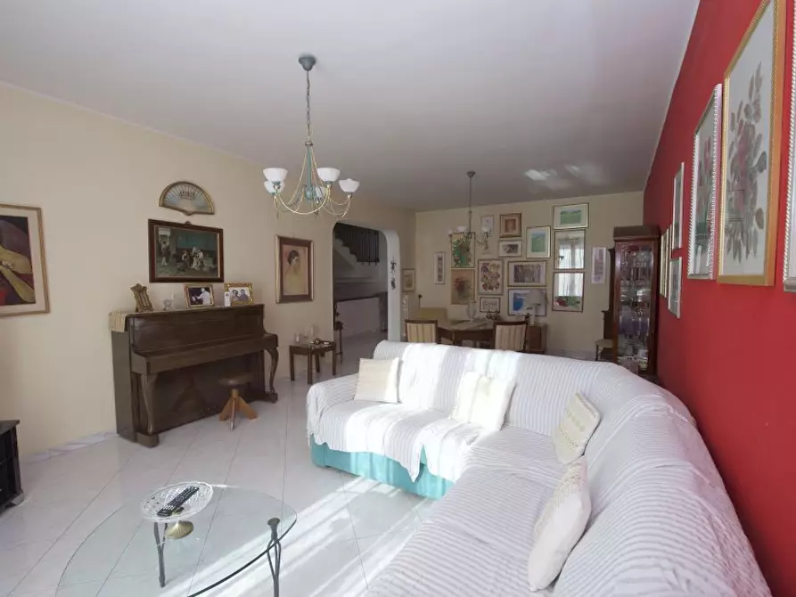 Immagine 5 di Villa in vendita  11/13 a Notaresco