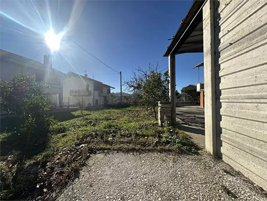 Immagine 4 di Villa in vendita  18 a Teramo