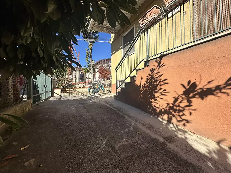 Immagine 7 di Villa in vendita  18 a Teramo