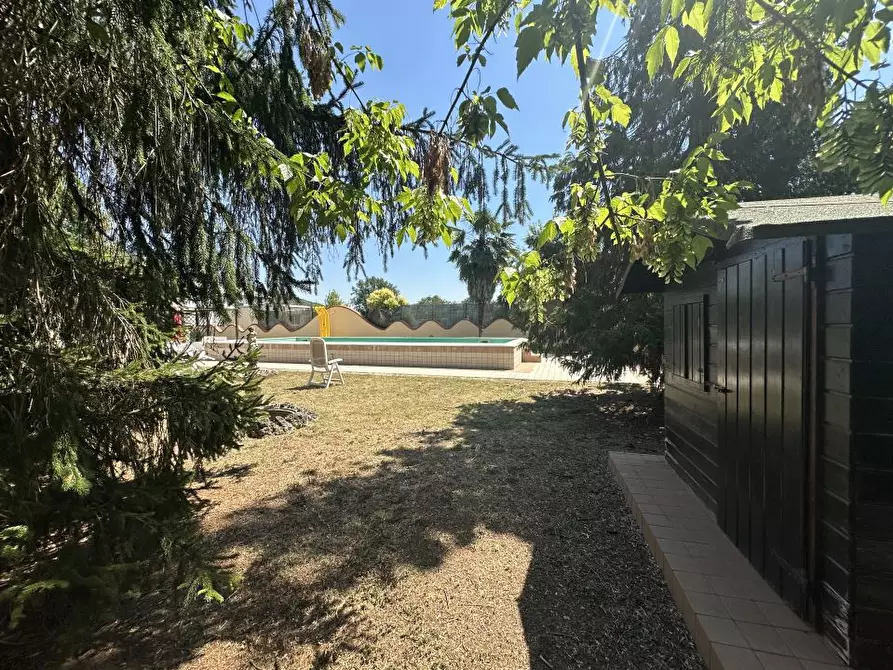 Immagine 8 di Villa in vendita  a Montorio Al Vomano