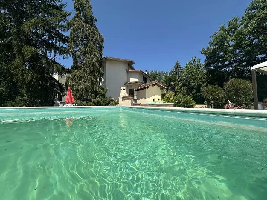 Immagine 2 di Villa in vendita  a Montorio Al Vomano