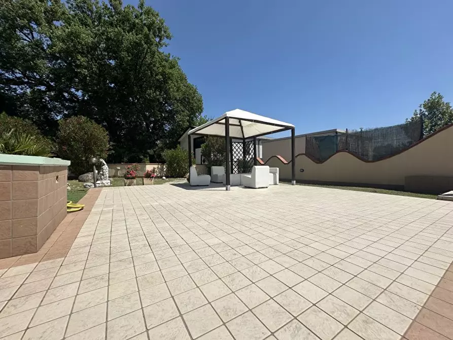 Immagine 3 di Villa in vendita  a Montorio Al Vomano