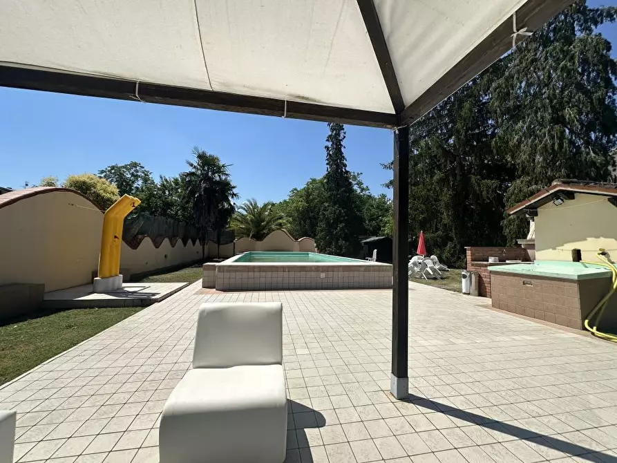 Immagine 4 di Villa in vendita  a Montorio Al Vomano