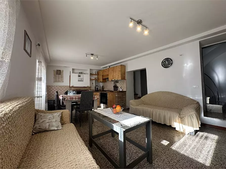 Immagine 2 di Villa in vendita  40 a Torricella Sicura