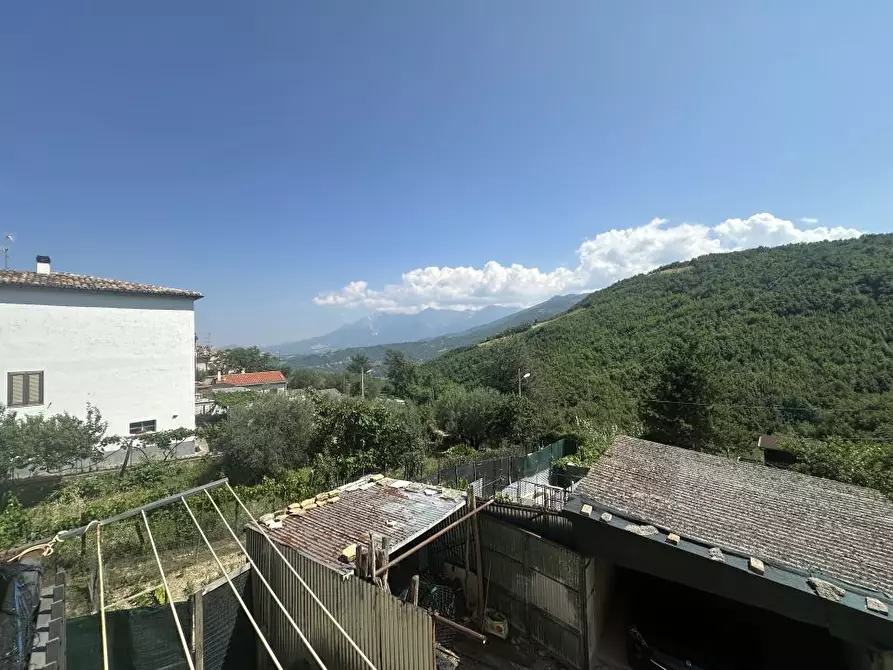 Immagine 8 di Villa in vendita  a Montorio Al Vomano