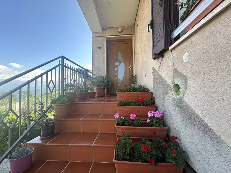 Immagine 4 di Villa in vendita  a Montorio Al Vomano