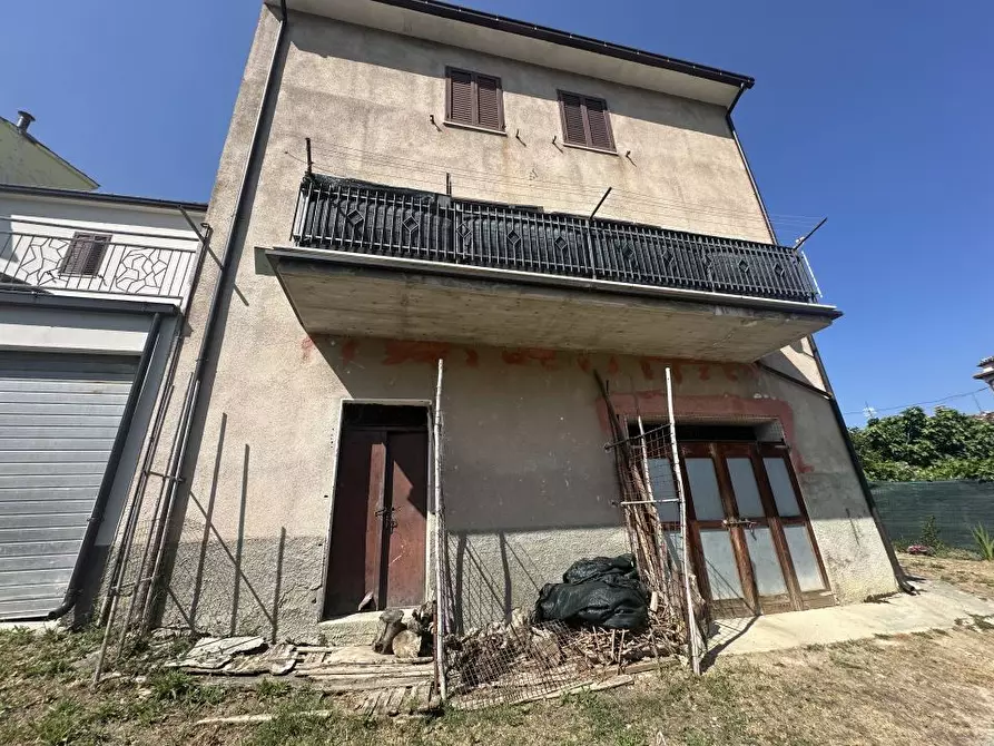 Immagine 2 di Villa in vendita  a Montorio Al Vomano