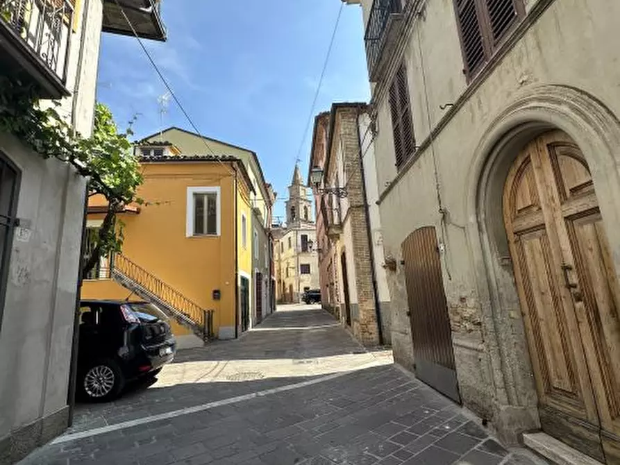 Immagine 1 di Villa in vendita  19 a Bellante