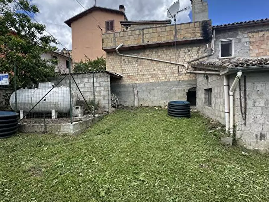 Immagine 1 di Villa in vendita  snc a Tossicia