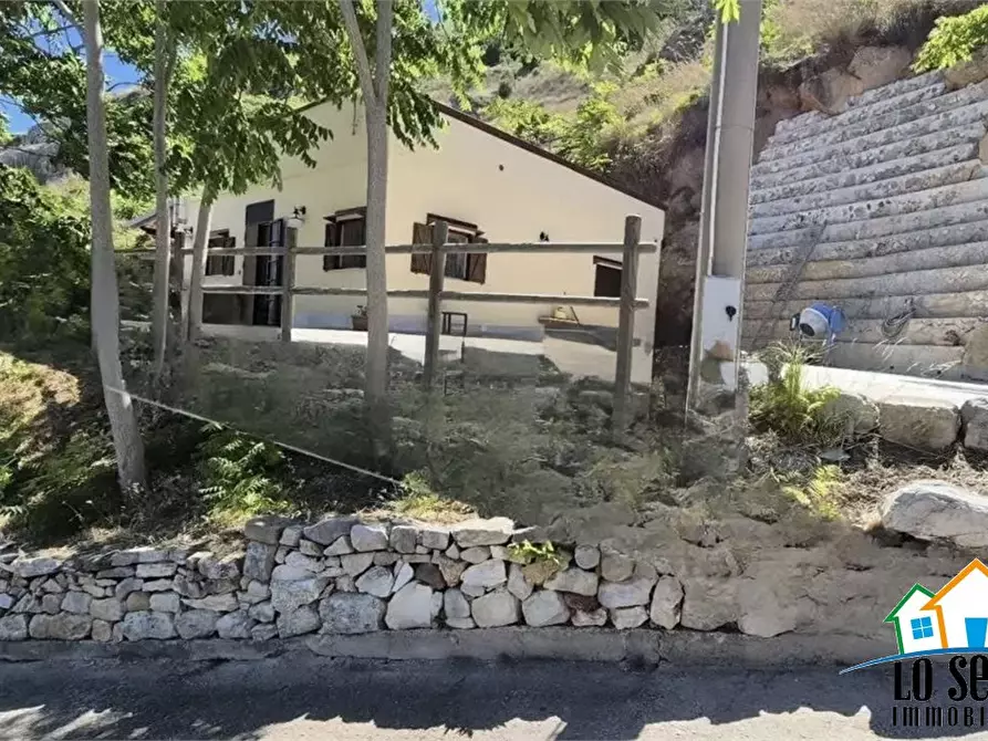 Immagine 1 di Villa in vendita  a Alcamo