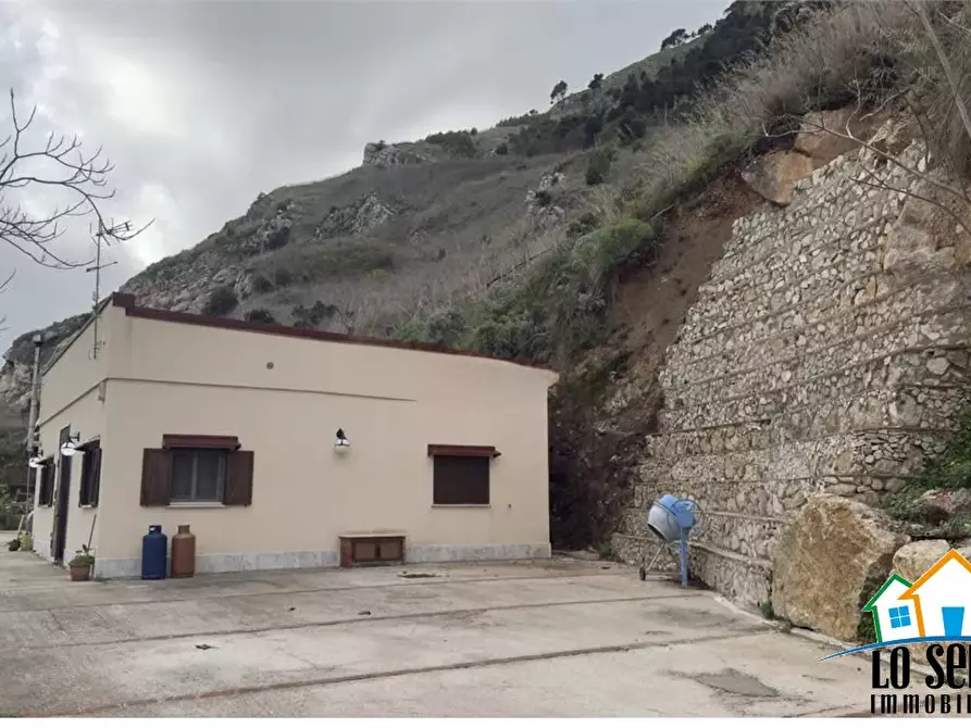 Immagine 2 di Villa in vendita  a Alcamo