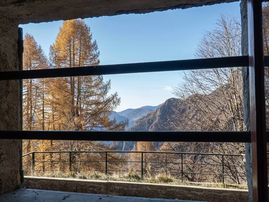 Immagine 1 di Casa indipendente in vendita  a Mandello Del Lario