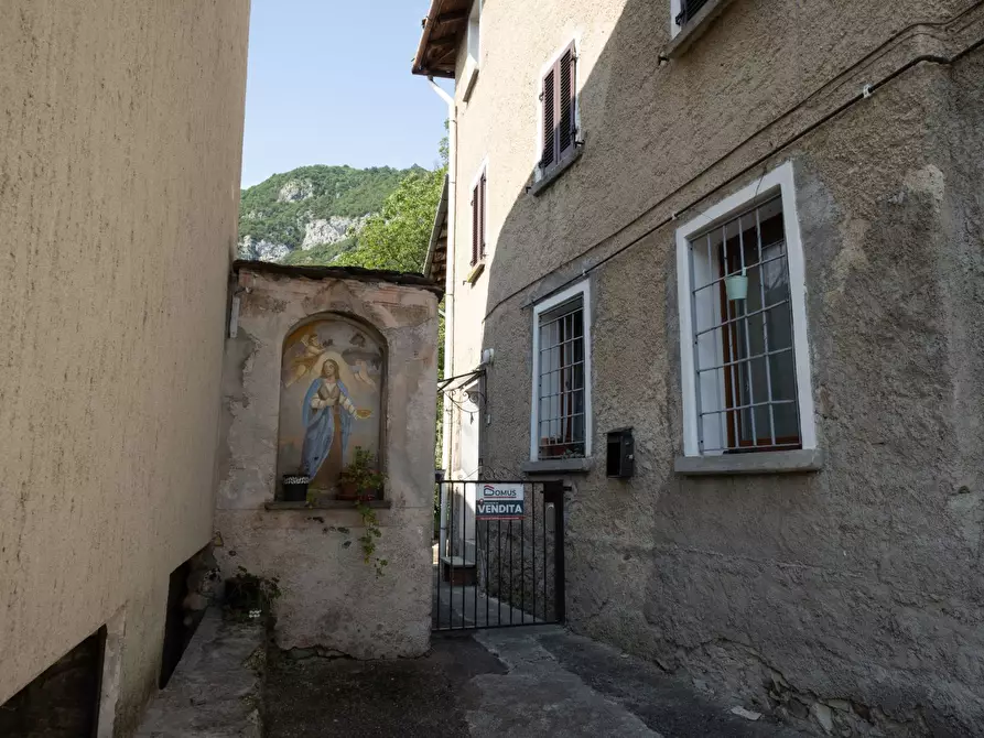 Immagine 2 di Casa indipendente in vendita  23 a Lierna