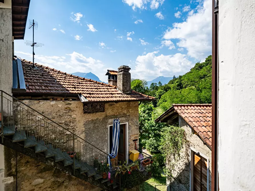Immagine 10 di Casa indipendente in vendita  23 a Lierna