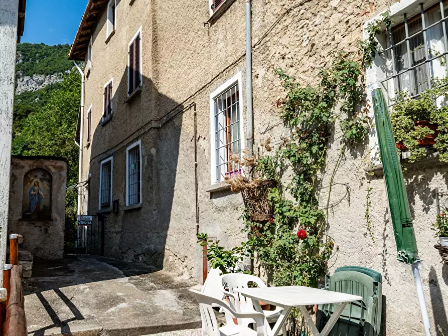 Immagine 1 di Casa indipendente in vendita  23 a Lierna