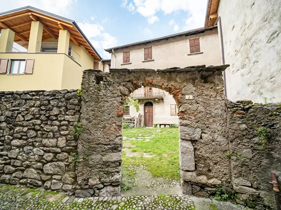 Immagine 1 di Casa indipendente in vendita  2 a Mandello Del Lario