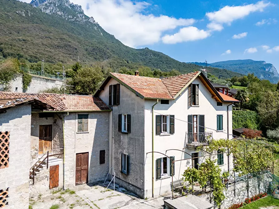 Immagine 6 di Casa indipendente in vendita  6 a Mandello Del Lario