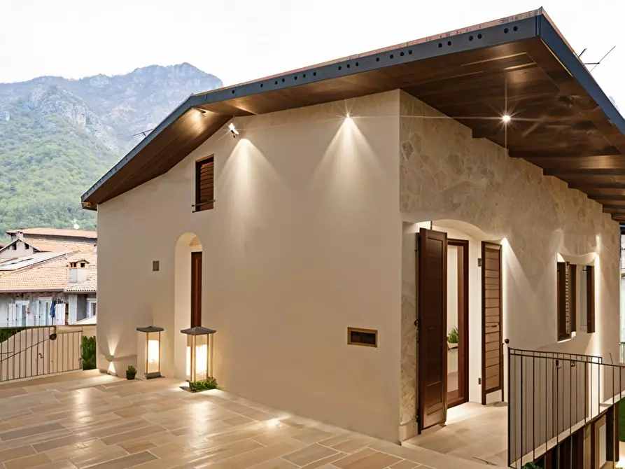 Immagine 7 di Casa indipendente in vendita  a Mandello Del Lario