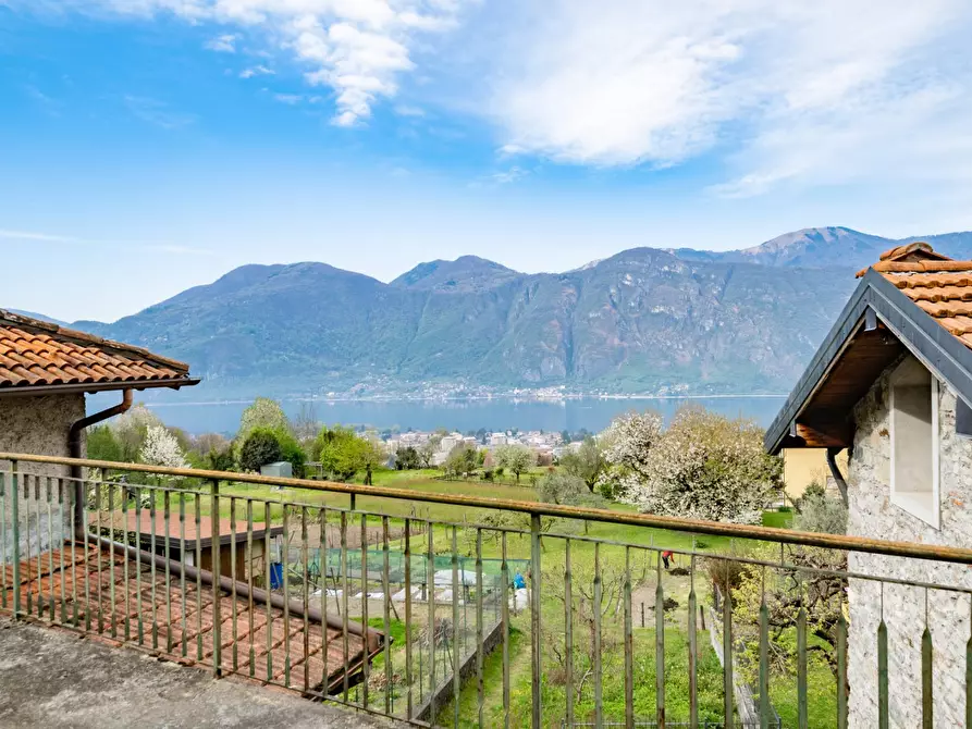 Immagine 3 di Casa indipendente in vendita  a Mandello Del Lario