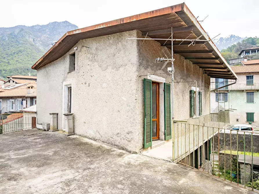 Immagine 6 di Casa indipendente in vendita  a Mandello Del Lario
