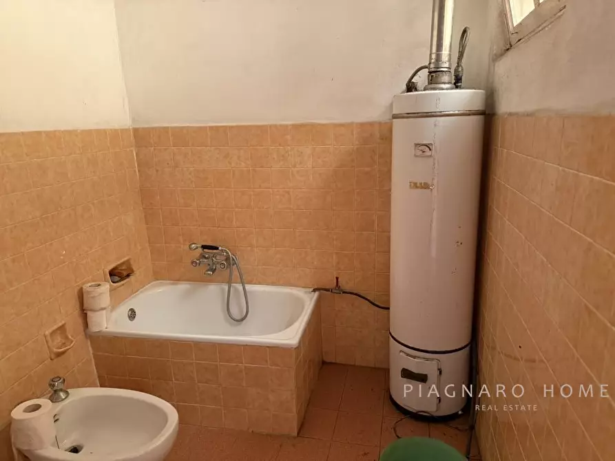 Immagine 5 di Rustico / casale in vendita  a Tresana