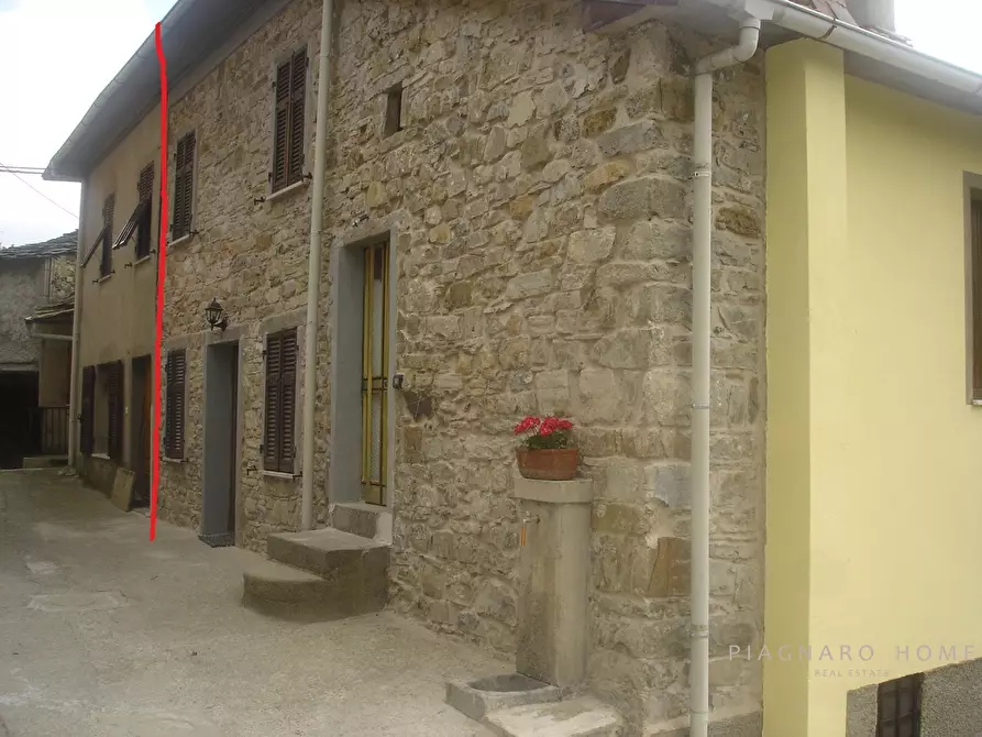 Immagine 2 di Rustico / casale in vendita  a Zeri