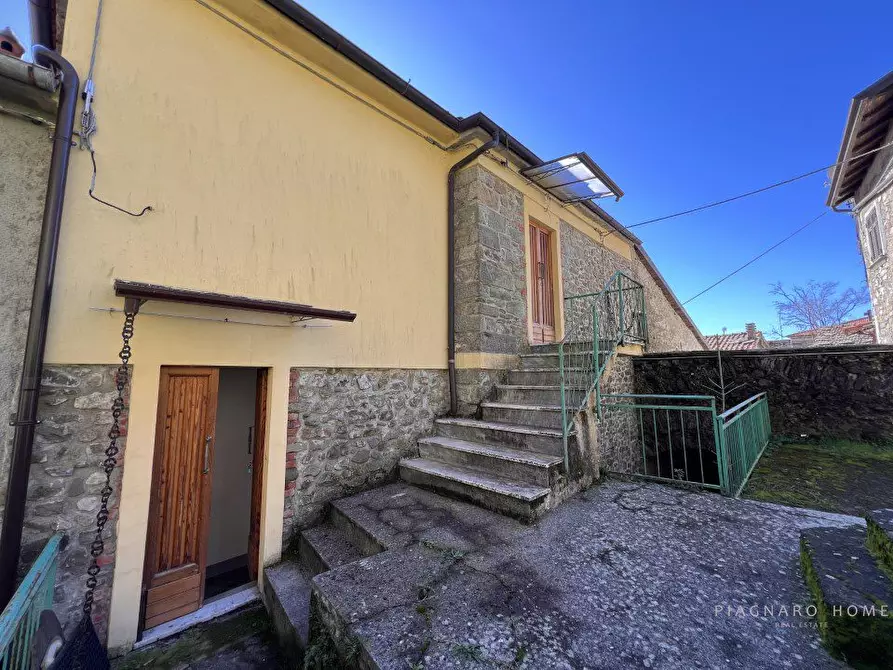 Immagine 1 di Casa semindipendente in vendita  snc a Filattiera