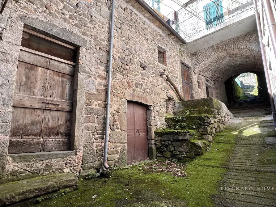 Immagine 4 di Casa semindipendente in vendita  snc a Filattiera