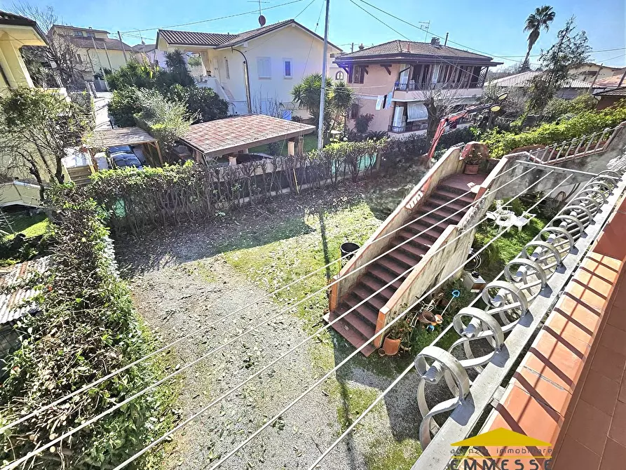 Immagine 2 di Appartamento in vendita  a Massa
