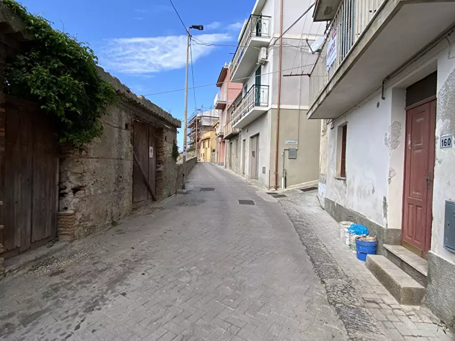 Immagine 3 di Casa semindipendente in vendita  a Monforte San Giorgio