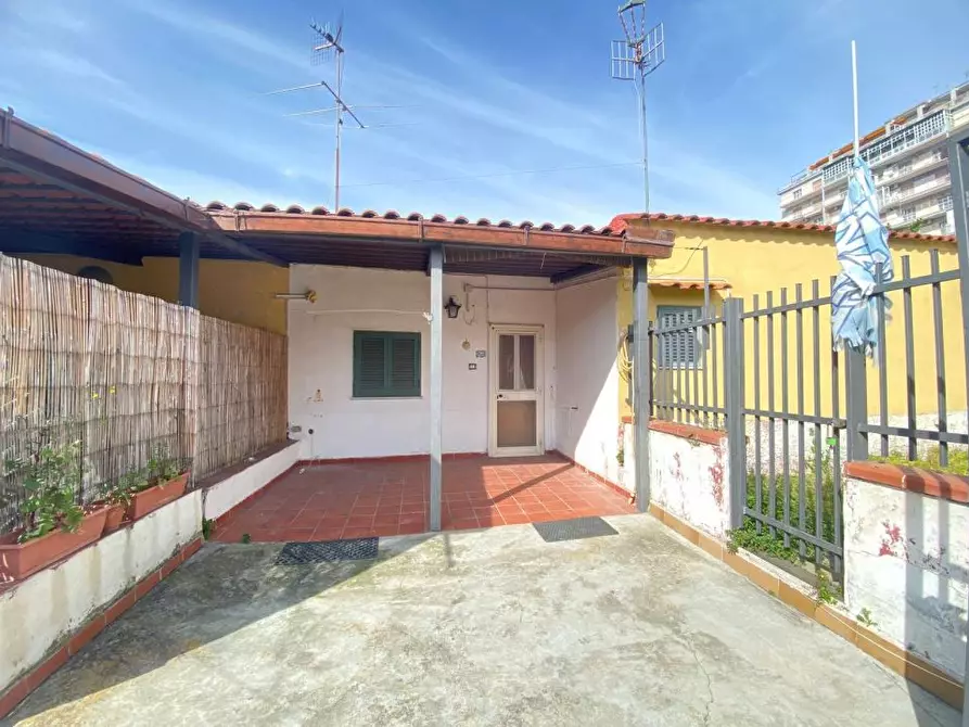 Immagine 7 di Casa semindipendente in vendita  a Torre Annunziata
