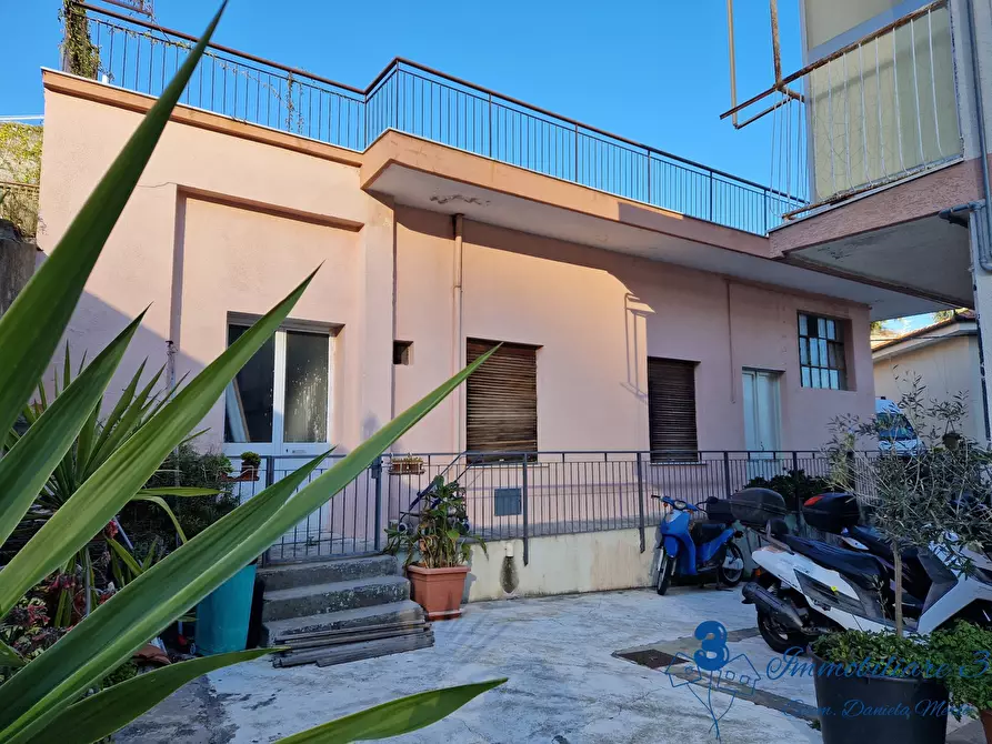 Immagine 1 di Casa semindipendente in vendita  a Alassio