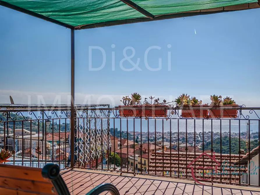 Immagine 1 di Casa semindipendente in vendita  a Alassio