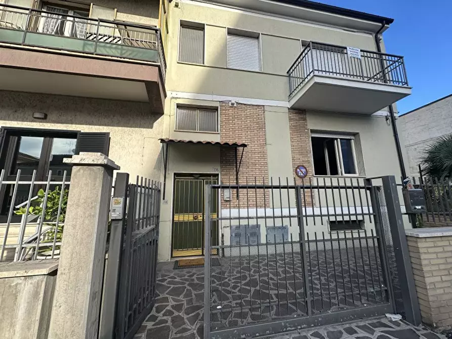 Immagine 3 di Casa semindipendente in vendita  a Teramo