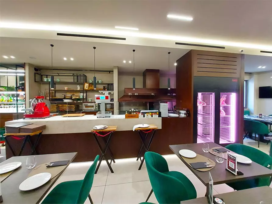 Immagine 4 di Licenza in vendita  a Volla