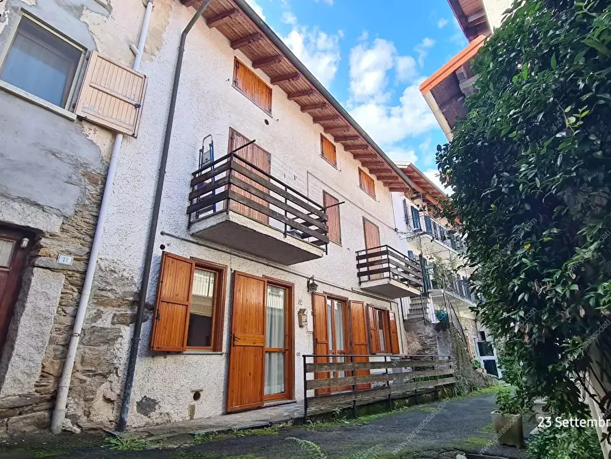 Immagine 4 di Villa in vendita  10 a Stresa