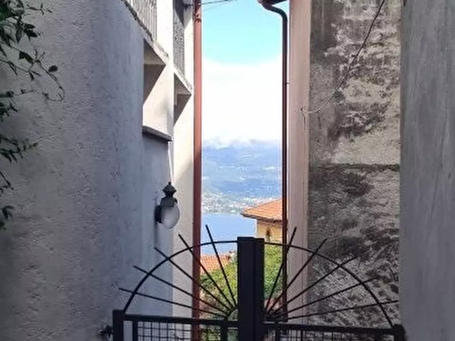 Immagine 5 di Villa in vendita  10 a Stresa