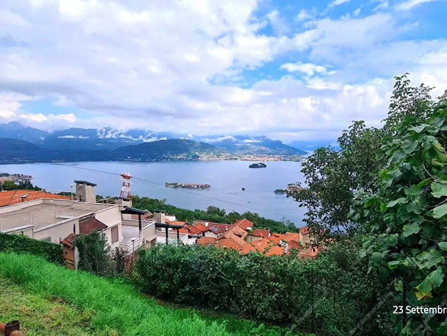 Immagine 2 di Villa in vendita  10 a Stresa