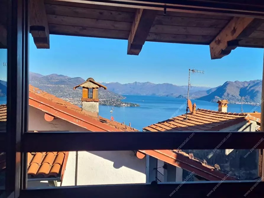 Immagine 1 di Villa in vendita  10 a Stresa