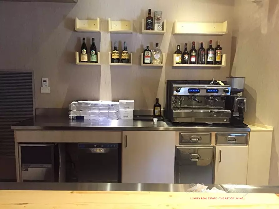 Immagine 5 di Negozio in vendita  a Torino