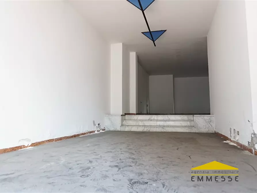 Immagine 3 di Negozio in vendita  a Carrara